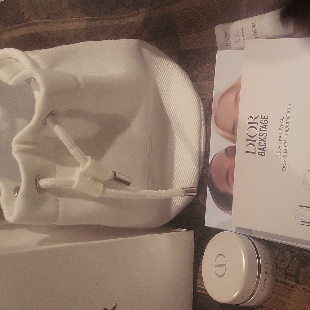 Dior Backstage Beauty Collection with Elegant White Bag And Dior Dustcover - Picture 2 of 6
